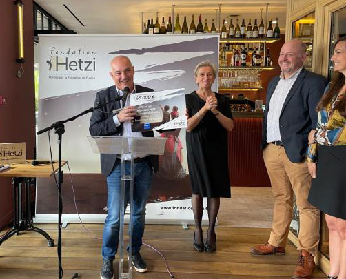 Le groupe Hetzi lance une fondation pour les enfants